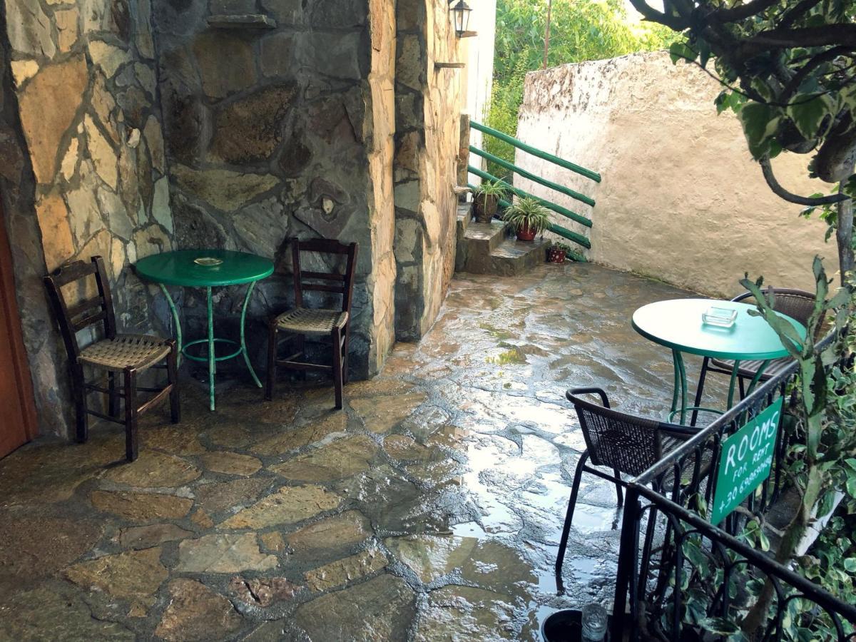 Yard Apartment Astirakion Exterior photo